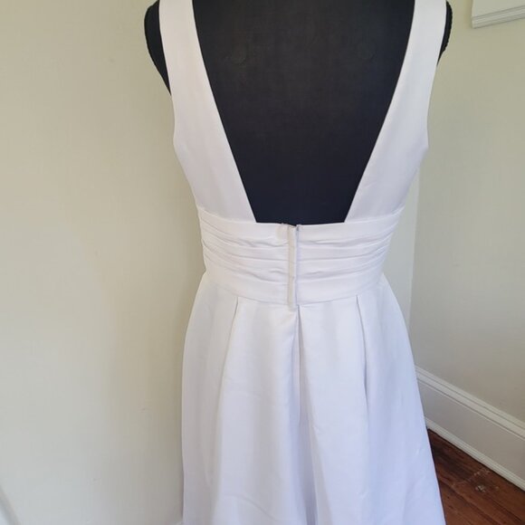 DB Tea-Length A-Line Dress Size 8/9- Elegant White Sleeveless Dress W/Pockets - Picture 4 of 8